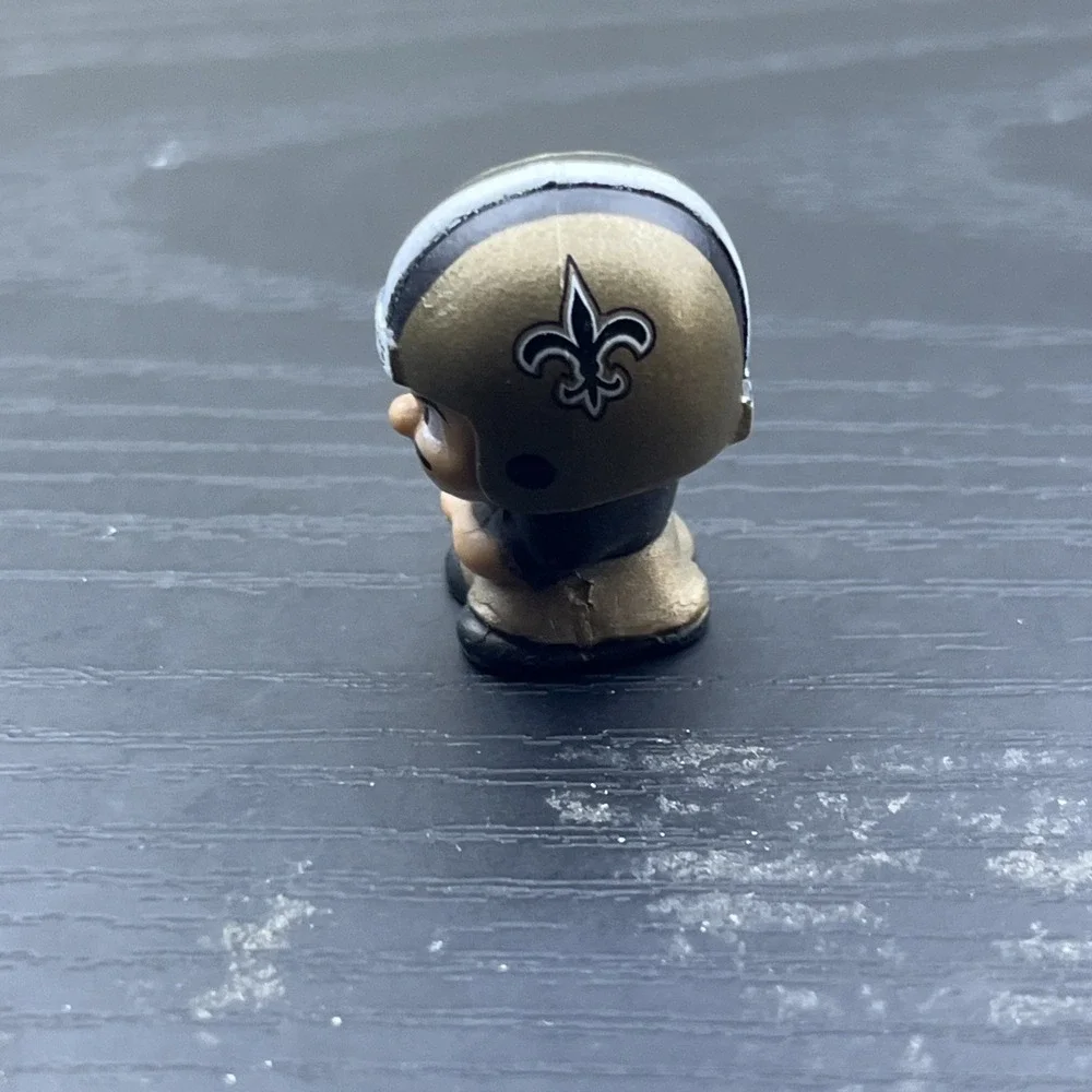 TeenyMates Legends Series New‎ Orleans Saints NFL Mini Figure Party Animal
